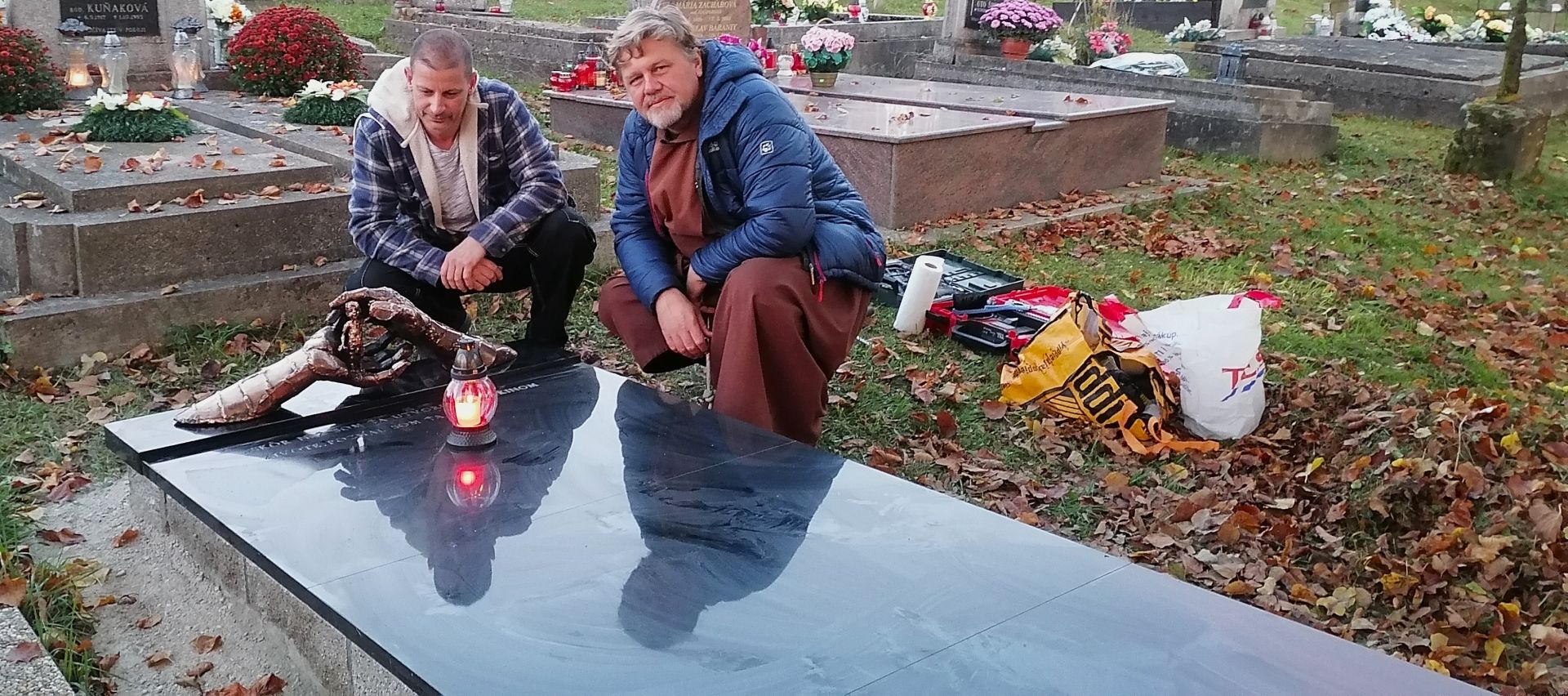 brat Karol Baran OFM Cap a sochár Mgr. art Pavol Dubina